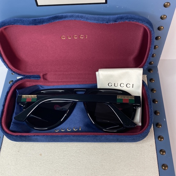 GUCCI GG0767S aviator sunglass comes in a shiny black frame with grey lenses. - Picture 14 of 14